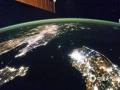2014年5月12日消息（具体拍摄时间不详），朝鲜与韩国夜景。（Earth Observatory/Exclusivepix/视觉中国/版权图片 来源视觉中国）