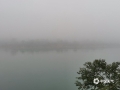 中国天气网广西站讯 今天（15日）早晨，昭平县马江镇遭大雾笼罩，许多房屋，山峰在雾中若隐若现，仿佛置身仙境。（图文/吴健杰）