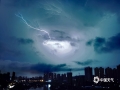 6月5日凌晨，广西百色市右江区遭遇雷雨天气，闪电划破长空，上演了一幕云中的“银蛇狂舞”。（图文/韦世欣）