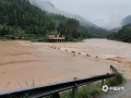 中国天气网广西站讯  近日，受强降雨影响，融水良寨由于河水上涨，部分公路和低洼处被淹 （图/李嗣标 ）