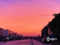 中国天气网广西站讯 10月31日傍晚，玉林的天空“红”了！晚霞天空如一副油墨画，梦幻极了。（文/曾茂桂 图/高超 杨礼斌）