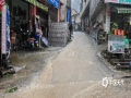 中国天气网广西站讯 11月19日08时至09时，百色那坡县城一小时降雨量达到31.1毫米，倾盆大雨导致多处内涝。（图文/谭金闪）