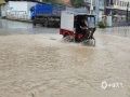 11月19日08时至09时，百色那坡县城一小时降雨量达到31.1毫米，倾盆大雨导致多处内涝。（图文/谭金闪）