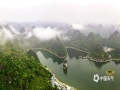 中国天气网讯 近日，广西被阴雨天气笼罩，南宁北部县（区）山间晨雾缥缈，云雾缭绕，远处的山就如中国写意的水墨画一般。（图文/曾海科）