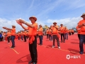 百舸爭(zhēng)流千帆競(jìng)，乘風(fēng)破浪正當(dāng)時(shí)。8月16日，2023年南海伏季休漁期結(jié)束，一年一度的“開(kāi)海盛會(huì)”在廣西沿海三地同步開(kāi)啟。北海僑港鎮(zhèn)“八月趣夏 歡樂(lè)開(kāi)海”系列主題活動(dòng)也于當(dāng)日正式開(kāi)啟。（圖/ 文/ 覃帥）