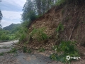 中国天气网广西站讯 8月18日早上，百色市田东县局地出现大暴雨，田东县气象局07时04分发布暴雨红色预警信号。据统计，思林镇兰芳村05-08时3小时降雨量达126.5毫米，强降雨造成思林镇定阳至新圩道路多处塌方，给群众出行带来不便。（文/黄美依 图/邓少新）