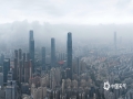 中国天气网讯 今天（12月10日）在偏南气流的影响下，广西南宁天空阴沉。早上，南宁城市被弥漫的雾气笼罩仿佛披上了一层轻纱。（图文/曾海科）