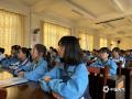 中国天气网广西站讯 3月20日，防城港市气象局的科普团队深入防城港市光坡中学。他们以专业且生动的讲解、丰富多样的展示形式，为师生带来了一场别开生面、酣畅淋漓的气象科普盛宴。活动中，同学们全神贯注，踊跃参与互动，在气象知识的海洋中尽情遨游，探索气象科技的奥秘。（图文/韦樊妮）