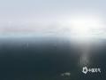 中国天气网广西站讯 7月15日，广西防城港的白须公礁海岛气象观测站，渺小的气象观测站屹立海天之间，日夜捕捉风暴的脉搏，是万千航行与风电的安全基石。维护人员正与时间赛跑，脚下惊涛拍岸，身旁百米风电机组如巨塔林立，湍流与盐雾侵蚀着每一次作业。在这片蓝色疆场，数据背后是守护者的无畏与精准，每一组读数都关乎生命线。（图文/白玉壮）