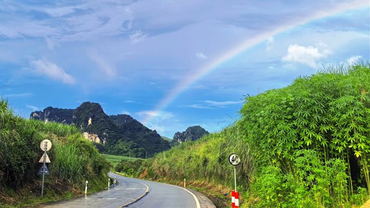 崇左大新雨后现梦幻彩虹