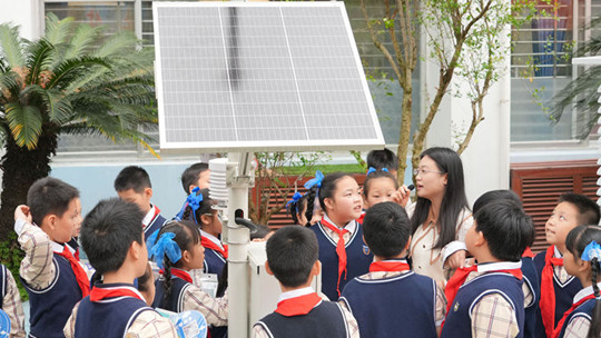 广西气象服务中心、南宁市气象局与滨湖路小学联合举办世界气象日科普活动