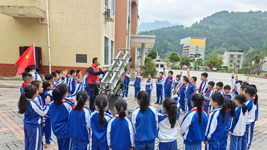 百色市那坡、田阳开展世界气象日主题科普宣传活动