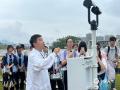 中国天气网广西站讯 在第18个全国防灾减灾日来临之际，为深入普及气象防灾减灾知识，着力提升青少年基层防灾避险意识和能力，5月11日，河池市都安瑶族自治县气象局联合县高级中学开展“人人讲安全、个个会应急——着力提升基层防灾避险能力”主题研学活动。县高级中学80余名师生走进气象部门，沉浸式学习气象科普知识，零距离探索气象奥秘。（图文/吴欣怡）