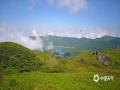 中国天气网广西站讯 6月4日，广西桂林青山连绵铺翠，云海漫涌山谷，碧湖静藏群山之间，构成一幅绝美的风景画。（图/张柳根 文/张馨月）