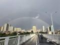 中国天气网广西站讯 7月24日清晨，钦州局地阵雨停歇、雨过天晴，空中浮现绚丽彩虹。（文 / 隆宇 图 / 李灿、施佩宏、劳世毓、包文雯） ​​​