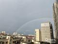 中国天气网广西站讯 7月24日清晨，钦州局地阵雨停歇、雨过天晴，空中浮现绚丽彩虹。（文 / 隆宇 图 / 李灿、施佩宏、劳世毓、包文雯） ​​​