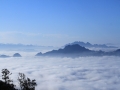 8月28日早晨，承德市承德县西山村出现了云雾和朝霞。从高空看，云雾笼罩群山，再搭配绚丽的朝霞，美景犹如画境一般。（图\朱环娟）