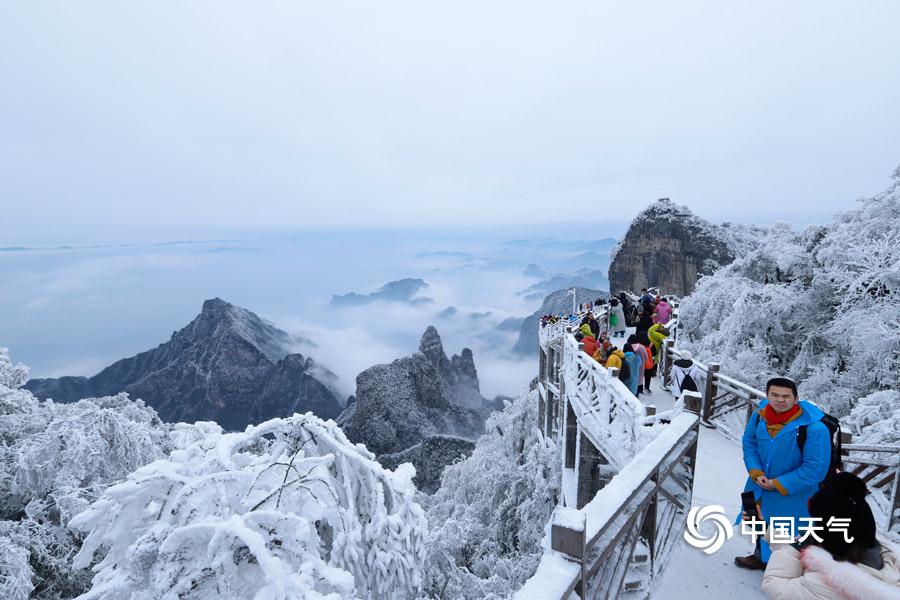 张家界:天门山雾凇云海闹新年