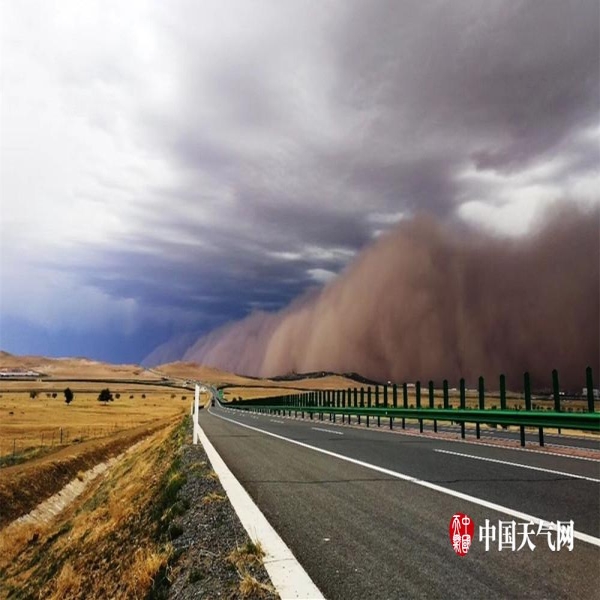 灾难大片即视感!一组图展现沙尘暴来袭的震撼场面