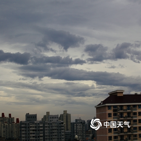 中国天气网讯 昨夜(27日)开始,北京出现了一场久违的小雨.