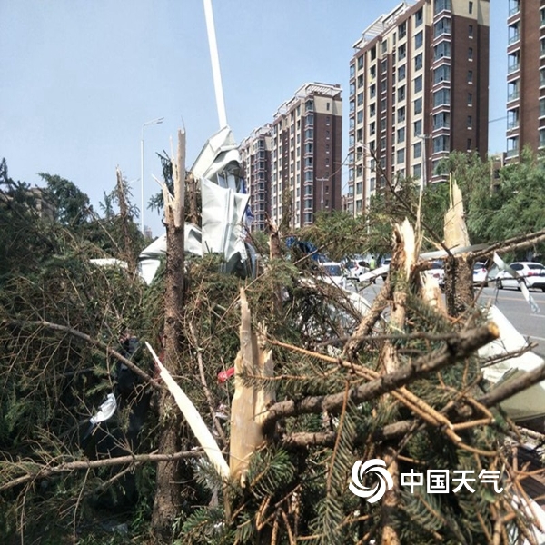 7月3日下午5点15分左右,辽宁省铁岭开原市遭突发龙卷风袭击.