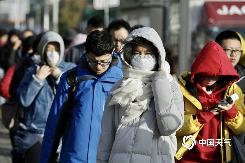 寒风刺脸 北京街头寒冷天气下的“微表情”-图片频道