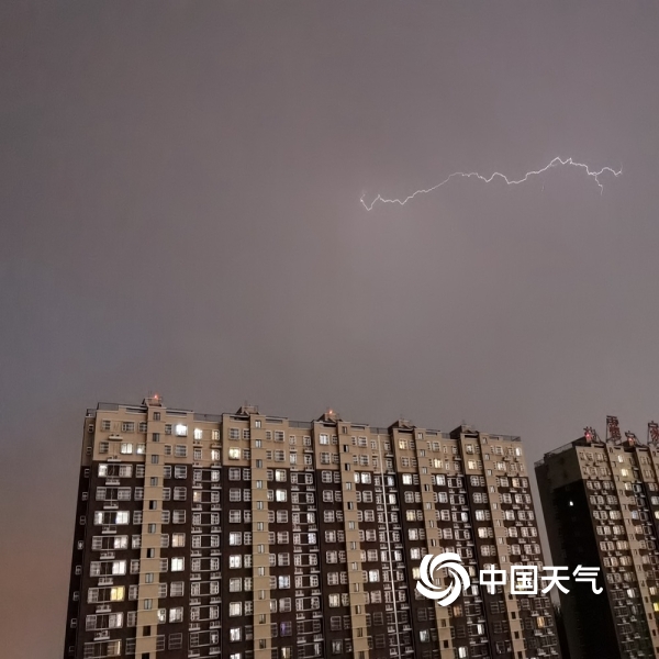 北京三预警齐发 电闪雷鸣局部降冰雹-图片-中国天气网